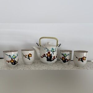 Tea Kettle and 4 cups